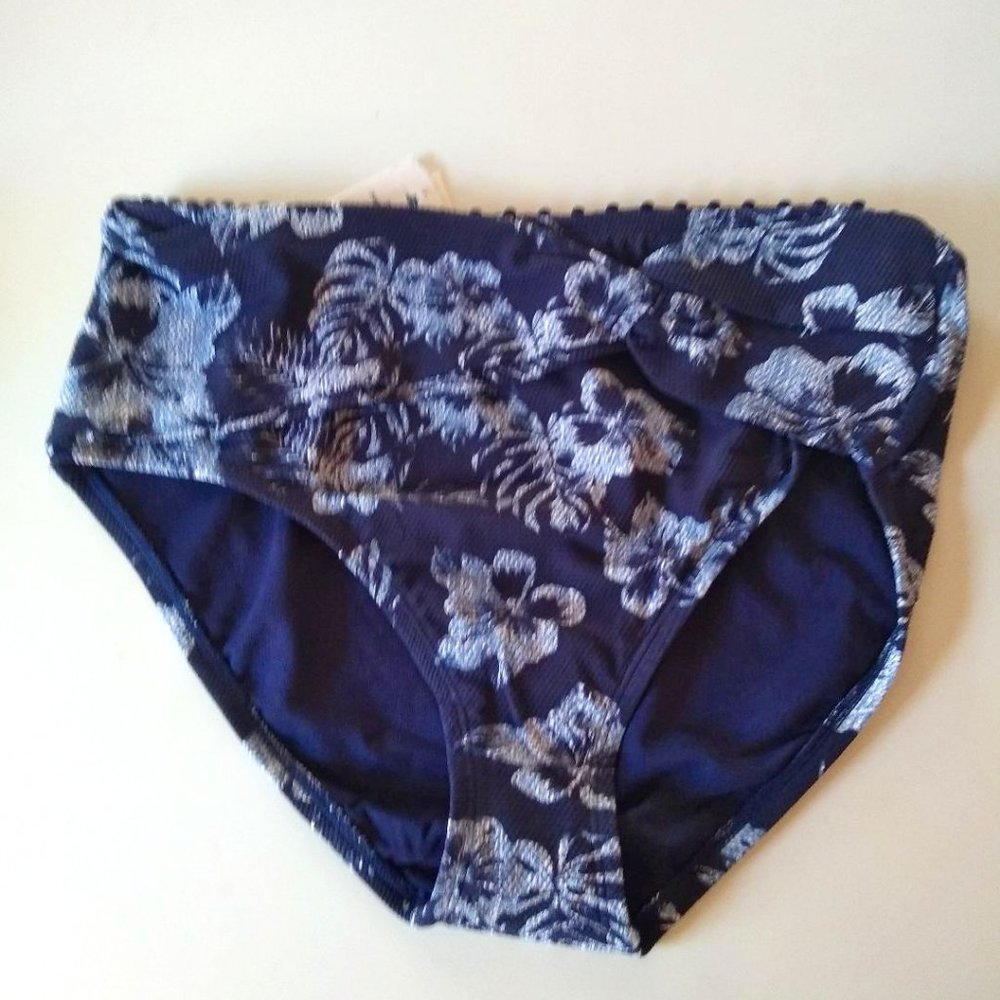 Tommy Bahama Chambray Blossom Twist Hi Bottom